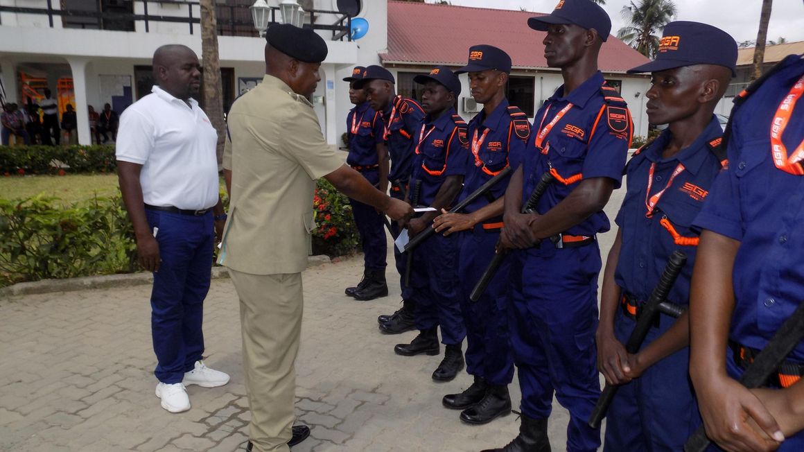 Police_Force_Commends_Security_Firm_-_tz.jpg